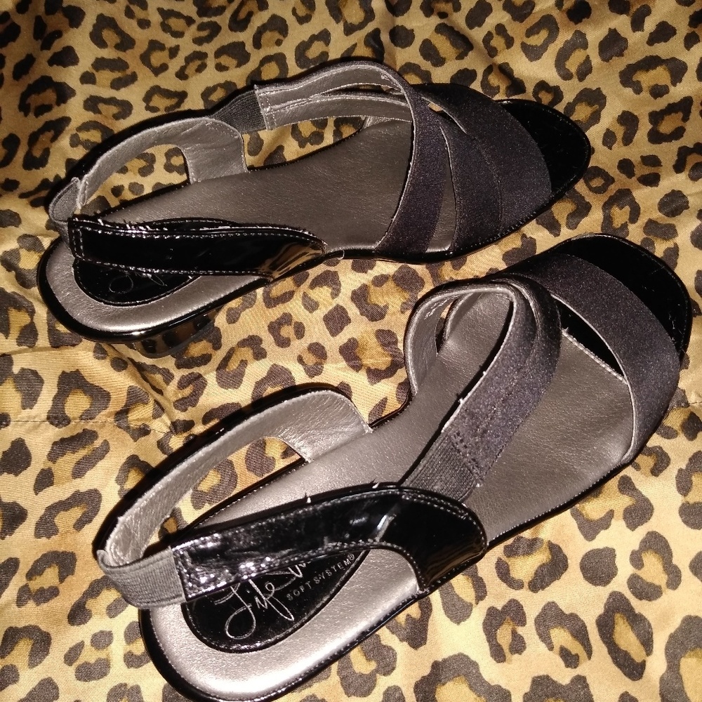 Pumps - Picture 3 of 6